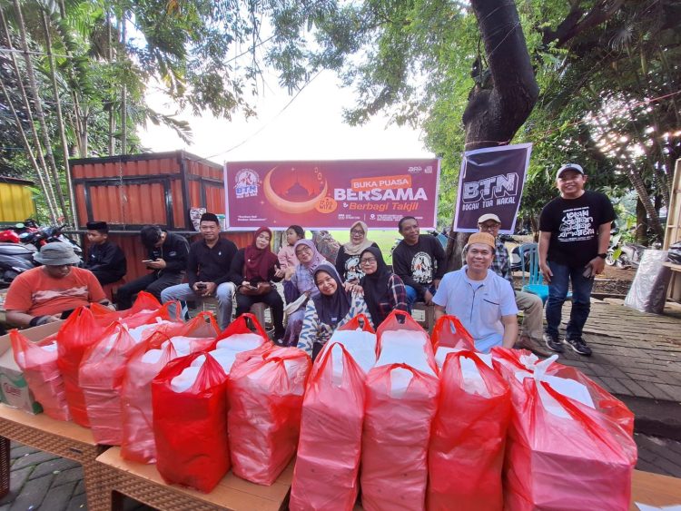 Komunitas BTN Bagikan Takjil Gratis di Makassar, Tebar Semangat Berbagi di Ramadhan