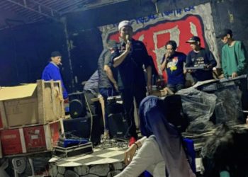 Melalui IMJ institusi musik jalanan, musisi jalanan dibawa naungan KPJ Makassar menerima bantuan sejumlah alat musik