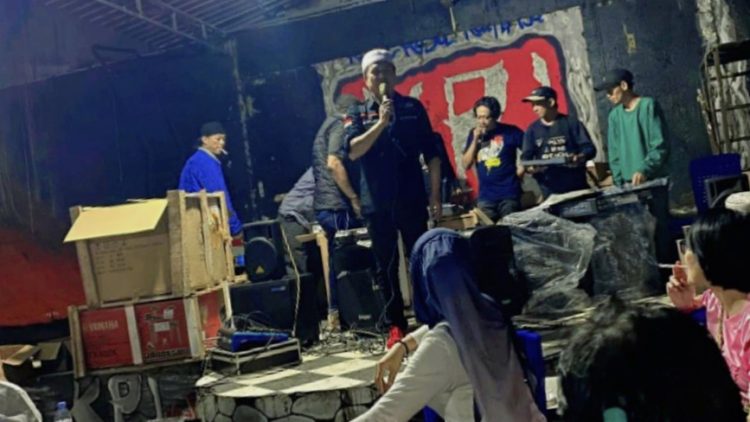 Melalui IMJ institusi musik jalanan, musisi jalanan dibawa naungan KPJ Makassar menerima bantuan sejumlah alat musik