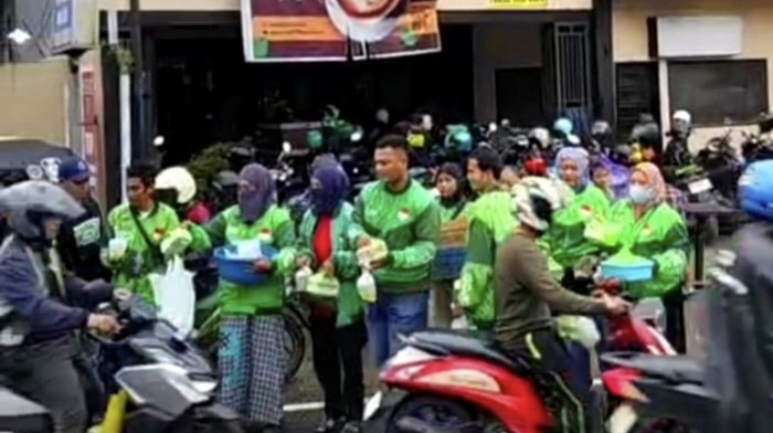Komunitas Grab Maros Gelar “KOLAK” Berbagi Berkah Ramadan, Bagikan 500 Paket Takjil dan Santuni Panti Asuhan