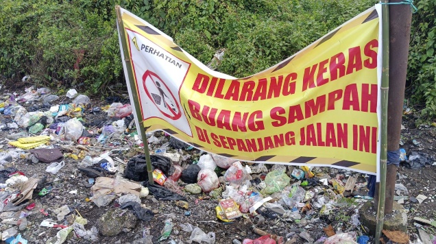 Kesadaran Rendah, Tumpukan Sampah Kembali Hiasi Jalan Poros Mangngento-Sudiang