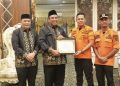 Dukungan di Medan Ekstrem Bulusaraung, Bupati Maros Terima Penghargaan Basarnas