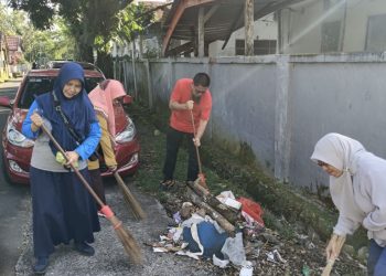 Wujudkan Lingkungan Kerja yang Nyaman, Disdikbud Maros Masifkan Gerakan “Asri Jumat Bersih”