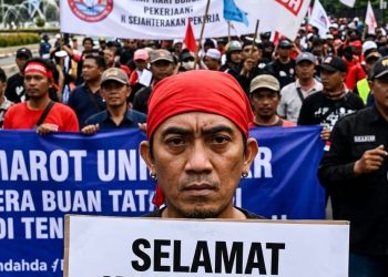 GEMA PERLAWANAN DARI GERBANG TIMUR: MENYOAL KRISIS KAPITALISME GLOBAL DAN NASIB BURUH DI TENGAH BADAI PHK 2026