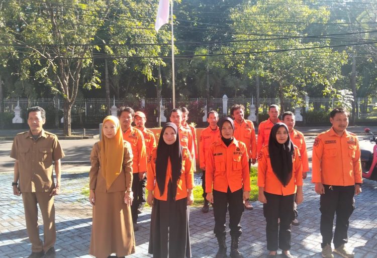 Hadapi Cuaca Ekstrem, Kalaksa BPBD Maros Bagikan Suplemen Vitamin ke Seluruh Staf dan Satgas