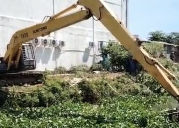 Atasi Pendangkalan, BBWS Pompengan Jeneberang Terjunkan Ekskavator Bersihkan Eceng Gondok di Sungai Daya