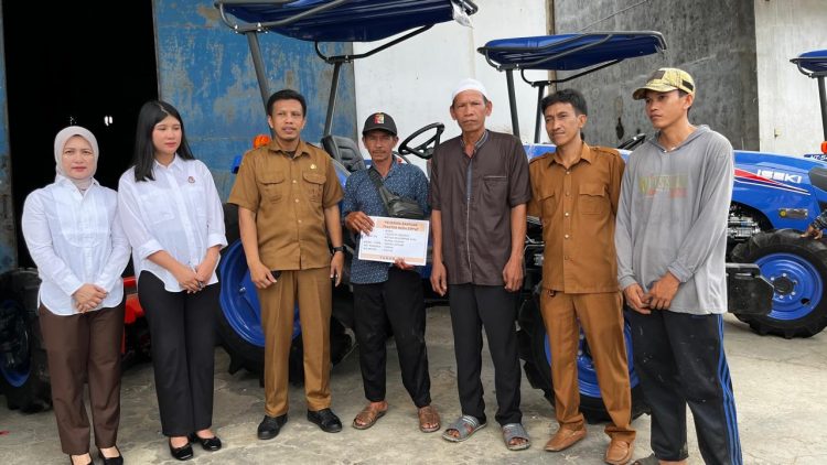 Dinas Pertanian Maros Serahkan Bantuan Traktor Roda 4, Didampingi Kejaksaan Negeri