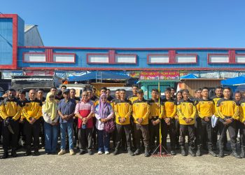 Sambut HUT Bhayangkara ke-80, 100 Personel Polda Sulsel Terjun Bersihkan 2 Pasar di Maros