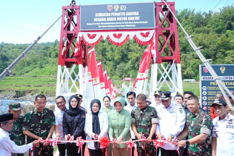 Resmikan Jembatan Perintis Garuda Merah Putih, Bupati Maros: Terima Kasih Pak Presiden dan TNI