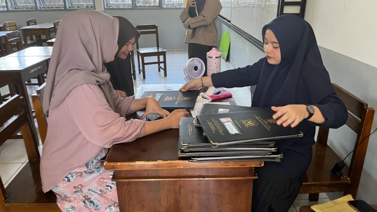 Semester Genap Berakhir, UPT SMAN 8 Maros Undang Orang Tua Siswa dalam Rangka Pembagian Raport