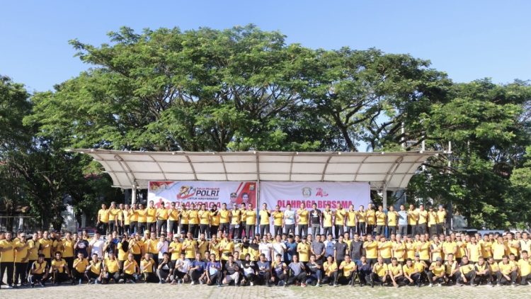 Sambut Hari Bhayangkara ke-80, Ratusan Personel Polres Maros Padati Alun-Alun Gelar Olahraga Bersama
