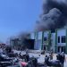 Kawasan Pergudangan Parang Loe Indah Tamalanrea Terbakar, Petugas Berjibaku Padamkan Api