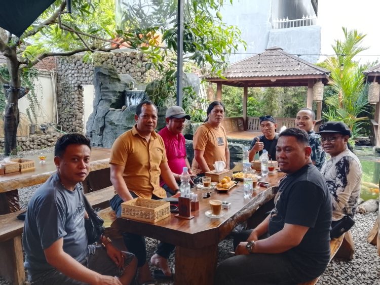 Bangun Komunikasi Objektif, Kasat Narkoba Polres Bulukumba Ajak Awak Media Diskusi Santai