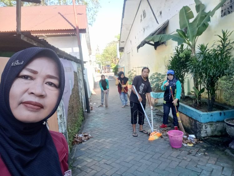 Peringati Hari Lingkungan Hidup, Warga RT 04 Daya Gelar Kerja Bakti Massal