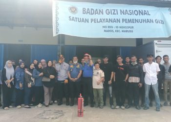 Antisipasi Kebakaran, Damkar Maros Gelar Simulasi Penggunaan APAR di SPPG 05 Marusu