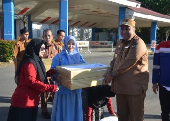 Bupati Maros Pimpin Apel Penghormatan Bendera, Serahkan Penghargaan Koperasi dan Bantuan UMKM