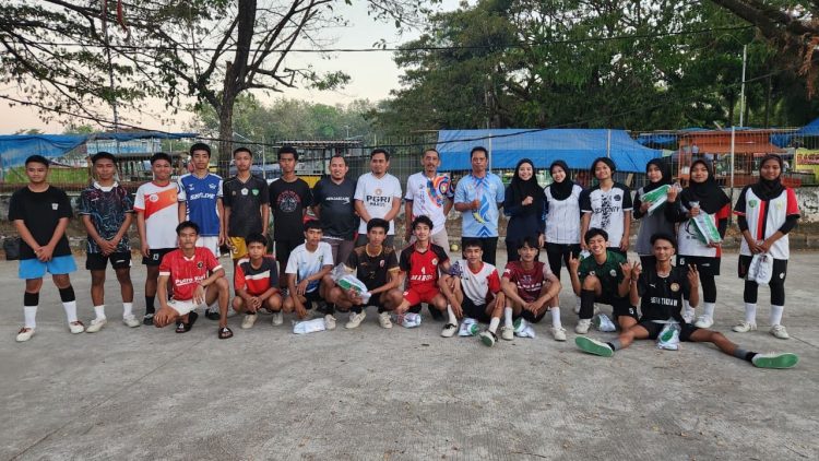 Genjot Persiapan Porprov, PSTI Maros Serahkan Bantuan Perlengkapan Latihan ke Atlet Sepak Takraw