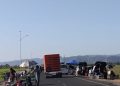 Sore Hingga Malam Makin Ramai, Deretan Kuliner di Bahu Jalan Jalbar Maros Dikeluhkan Pengguna Jalan