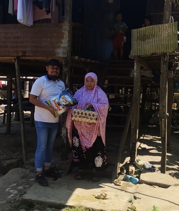Sambut HUT RI ke-81, LSM KIPFA Maros Salurkan Sembako dan Desak Pejabat Fokus Kesejahteraan Rakyat
