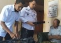 Tembus Pematang Sawah demi Kelompok Rentan, Tim SITANDUK Disdukcapil Maros Gelar Perekaman E-KTP Door to Door