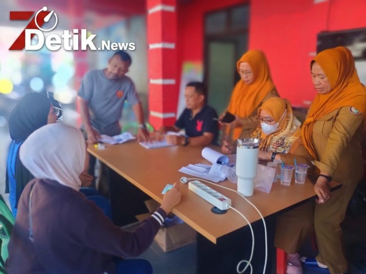 Lurah Daya Pimpin Penyaluran 30 Kg Bantuan Pangan untuk 2.745 Warga, Dikawal Ketat 3 Pilar