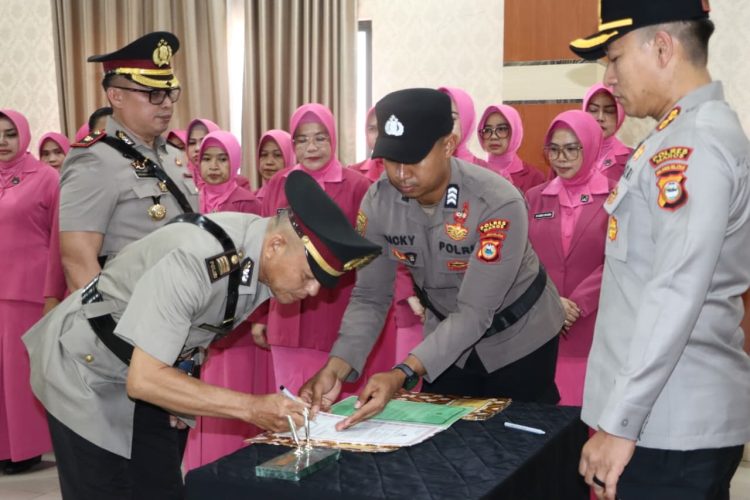 Penyegaran Organisasi, Kapolres Maros Pimpin Sertijab Lima Pejabat Utama dan Kapolsek Jajaran