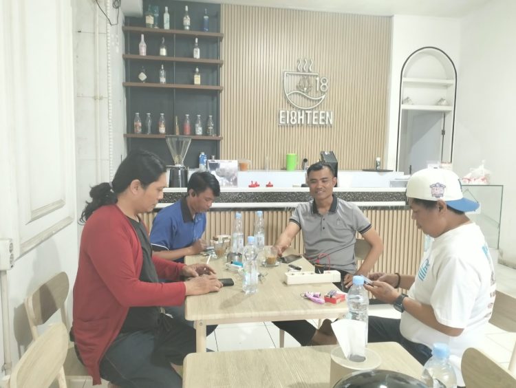Perkuat Sinergitas, Aiptu Raslin Satlantas Polres Maros Ngopi Bareng Awak Media