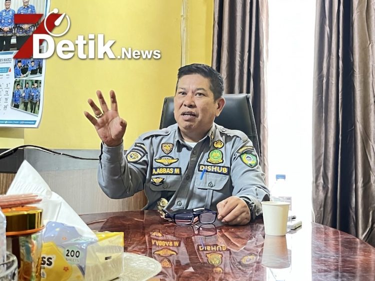 Bahu Jalan Jadi Lapak Jualan, Kawasan Ramai Jalbar Maros Dikeluhkan Pengguna Jalan Kadis Perhubungan atensi keluhan masyarakat.