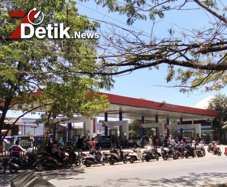 Stok Diklaim Aman Tapi Antrean BBM Meluber hingga Jalan, LPHLH Desak Audit dan Pengawasan Total di Sulsel