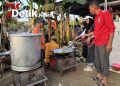 Aksi Solidaritas TAGANA Dinsos Maros Siapkan Makan Malam untuk Tim SAR Gabungan di Tengah Operasi Pencarian Hari Kelima